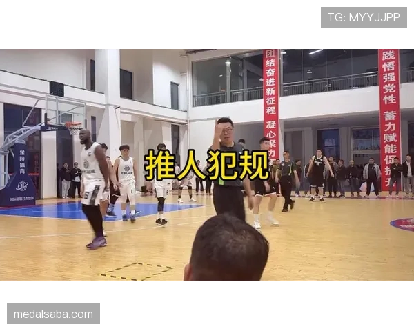 阻挡犯规到底什么时候吹？裁判判罚标准全解读